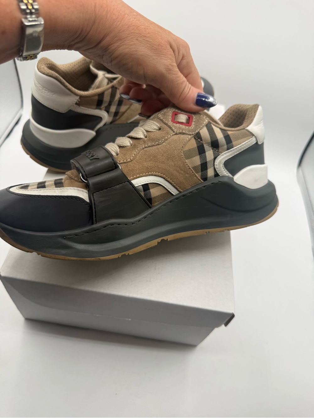 The Burberry Ramsey Vintage Check Suede Leather Sneakers Grey Archive Beige - Picture 9 of 11